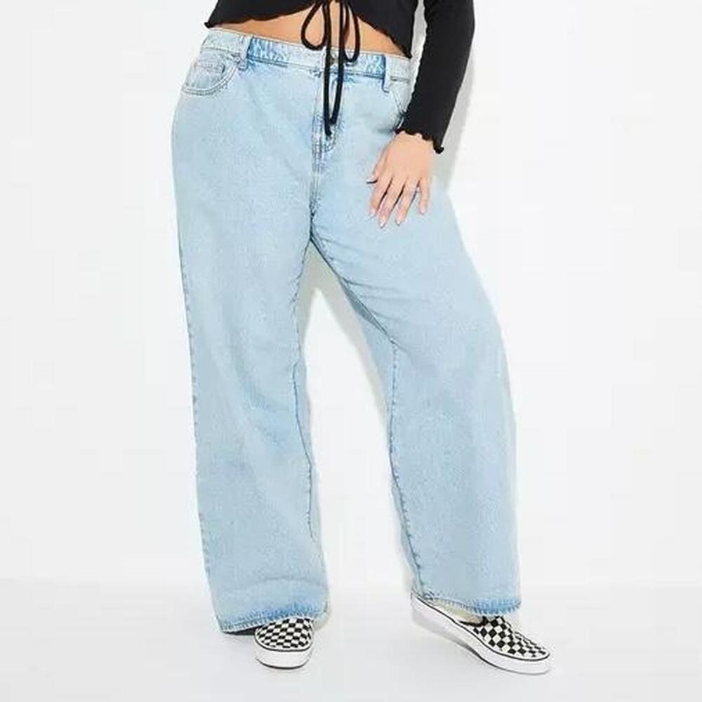 Low rise wide leg jeans